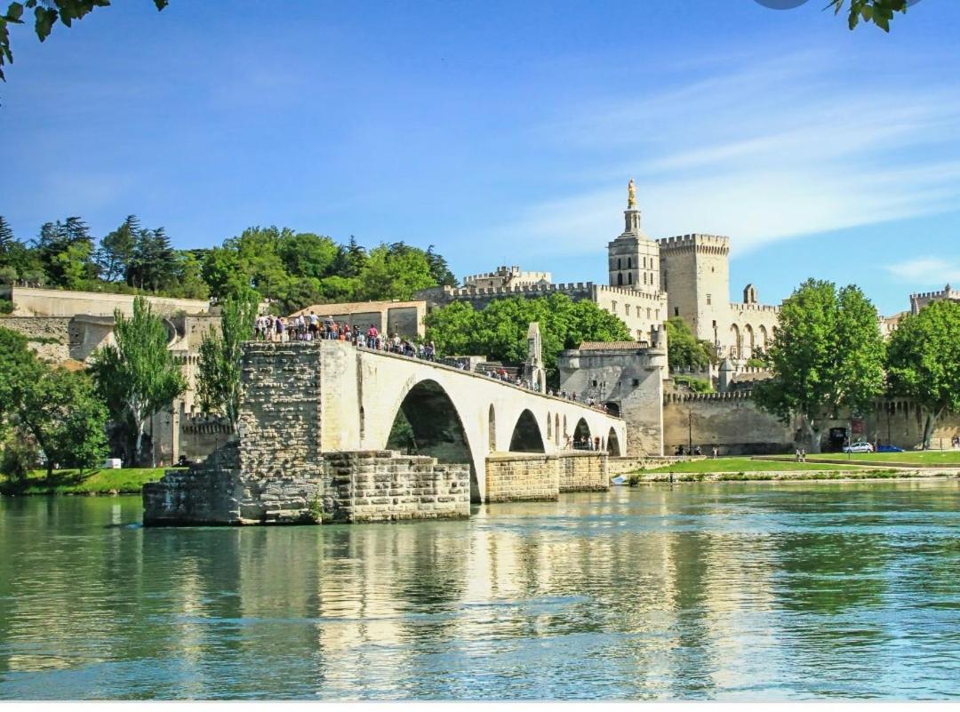 Bel Appartement 2 Chambres Au Coeur Du Village Eyragues 외부 사진